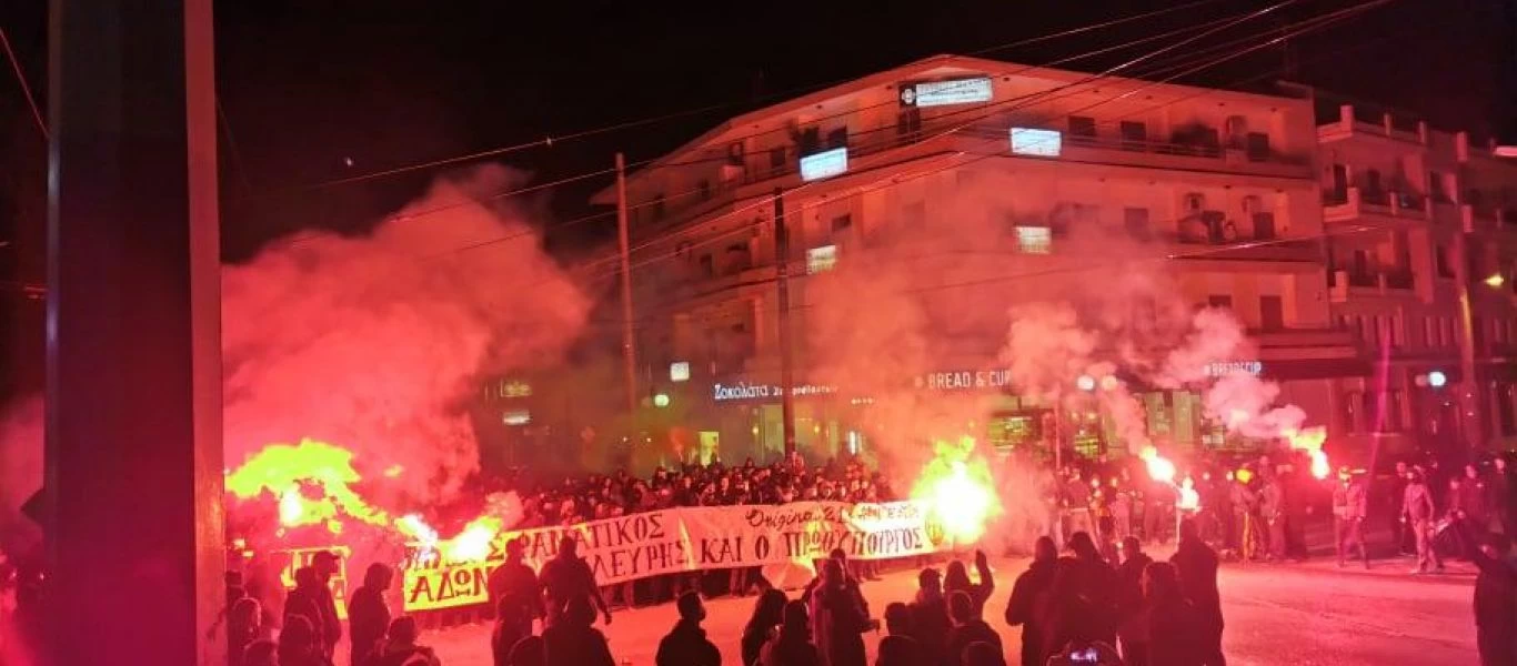 Σε εξέλιξη το συλλαλητήριο διαμαρτυρίας της Original 21 για τα μέτρα στα γήπεδα- 'Έκλεισε η Δεκελείας (βίντεο)